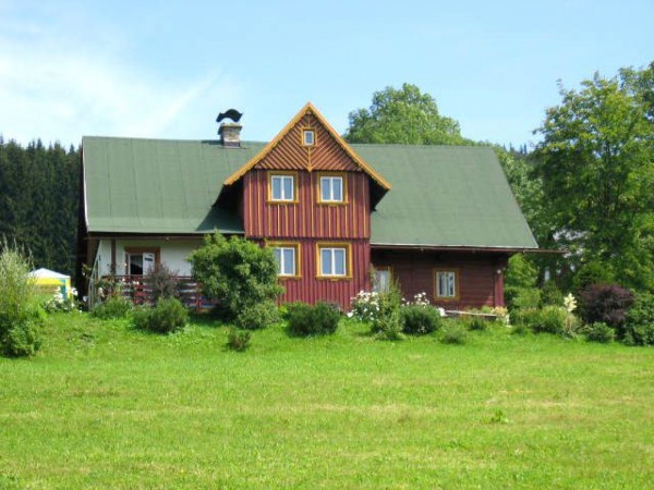 CHALUPA V KRKONOŠÍCH S BAZÉNEM