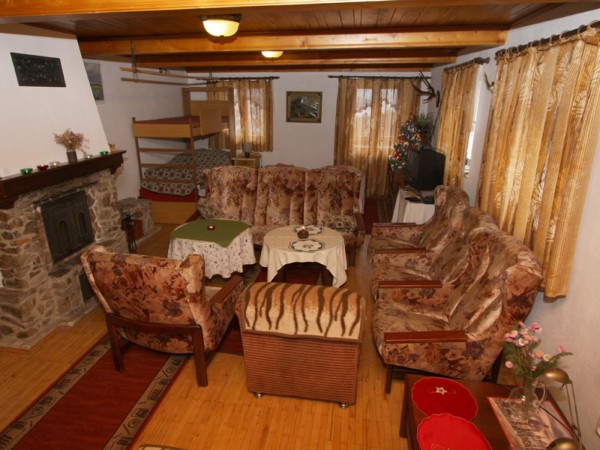 CHALUPA V KRKONOŠÍCH S BAZÉNEM