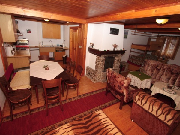 CHALUPA V KRKONOŠÍCH S BAZÉNEM