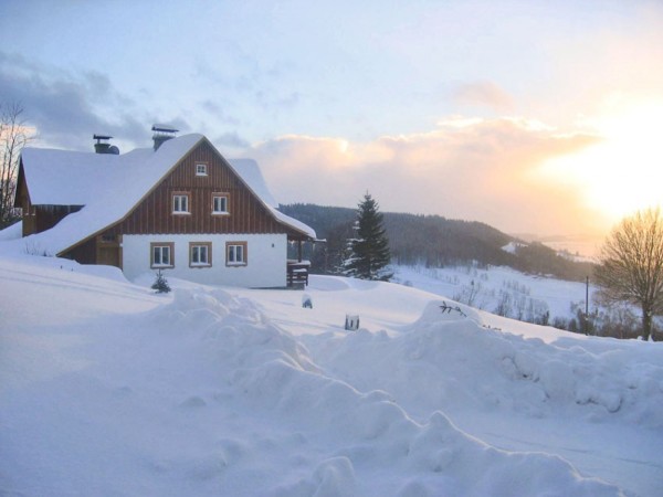 CHALUPA V KRKONOŠÍCH S BAZÉNEM