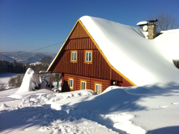 CHALUPA V KRKONOŠÍCH S BAZÉNEM