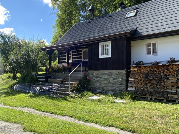 PRONÁJEM ROUBENÉ CHALUPY S KRBEM V KRKONOŠÍCH