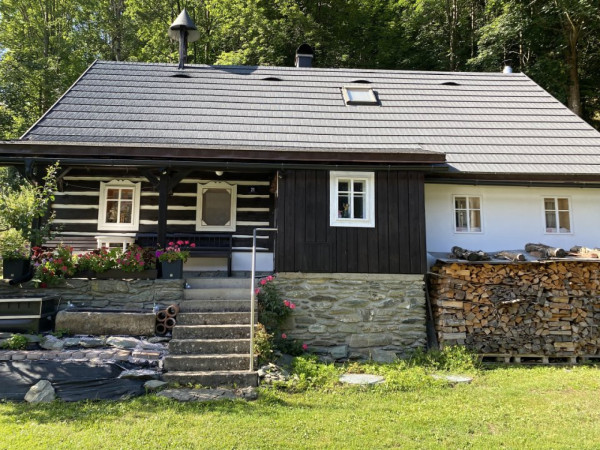 PRONÁJEM ROUBENÉ CHALUPY S KRBEM V KRKONOŠÍCH