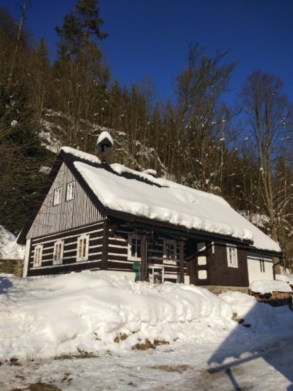 PRONÁJEM ROUBENÉ CHALUPY S KRBEM V KRKONOŠÍCH