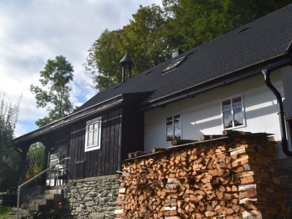 PRONÁJEM ROUBENÉ CHALUPY S KRBEM V KRKONOŠÍCH