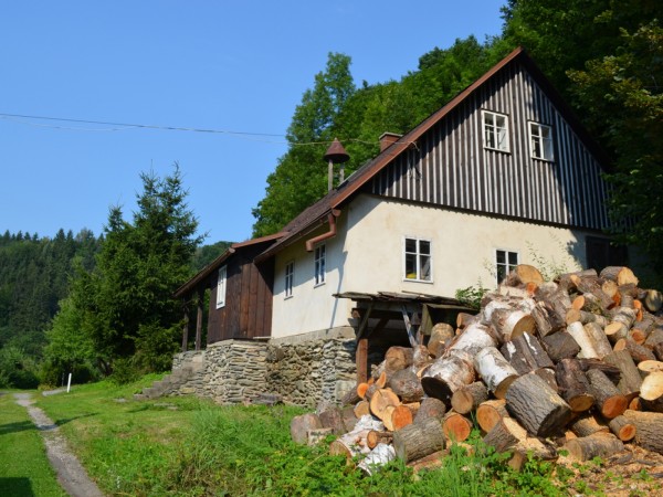 PRONÁJEM ROUBENÉ CHALUPY S KRBEM V KRKONOŠÍCH