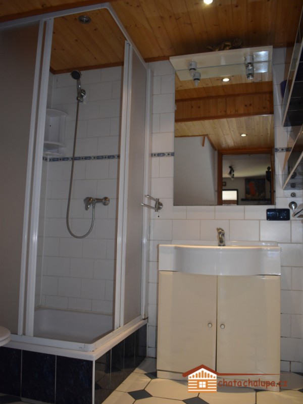 PRONÁJEM ROUBENÉ CHALUPY S KRBEM V KRKONOŠÍCH