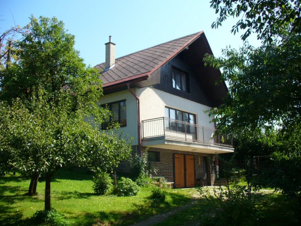 CHATA V ČESKÉM RÁJI BLÍZKO KOUPALIŠTĚ