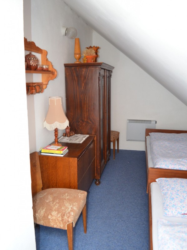 CHATA V ČESKÉM RÁJI BLÍZKO KOUPALIŠTĚ