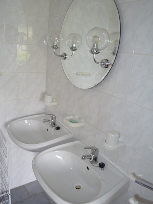 CHATA V ČESKÉM RÁJI BLÍZKO KOUPALIŠTĚ