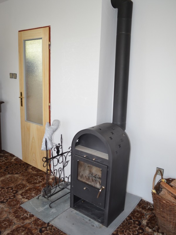 CHATA V ČESKÉM RÁJI BLÍZKO KOUPALIŠTĚ