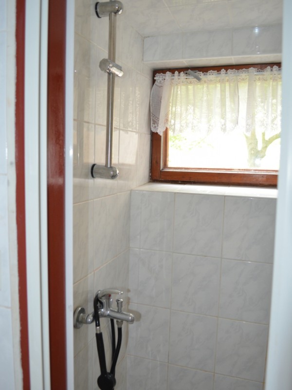 CHATA V ČESKÉM RÁJI BLÍZKO KOUPALIŠTĚ