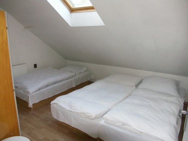 UBYTOVÁNÍ S BAZÉNEM