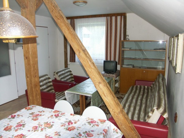 UBYTOVÁNÍ S BAZÉNEM