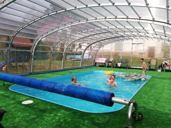 UBYTOVÁNÍ S BAZÉNEM