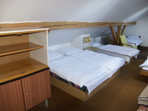 UBYTOVÁNÍ S BAZÉNEM