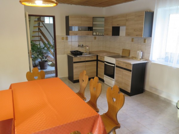 UBYTOVÁNÍ S BAZÉNEM