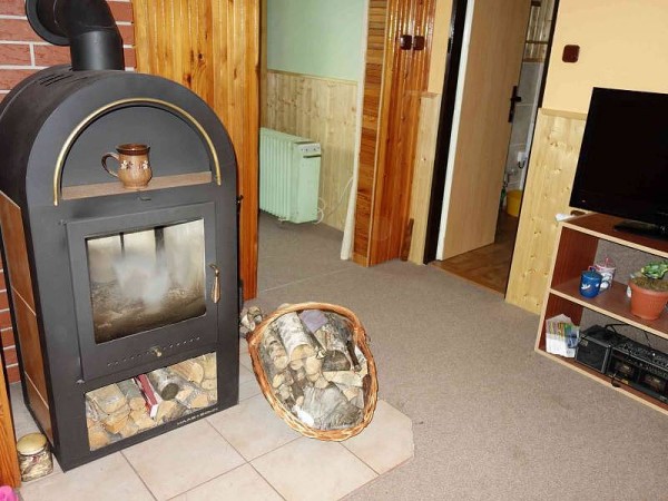 CHATA K PRONÁJMU U RYBNÍKA