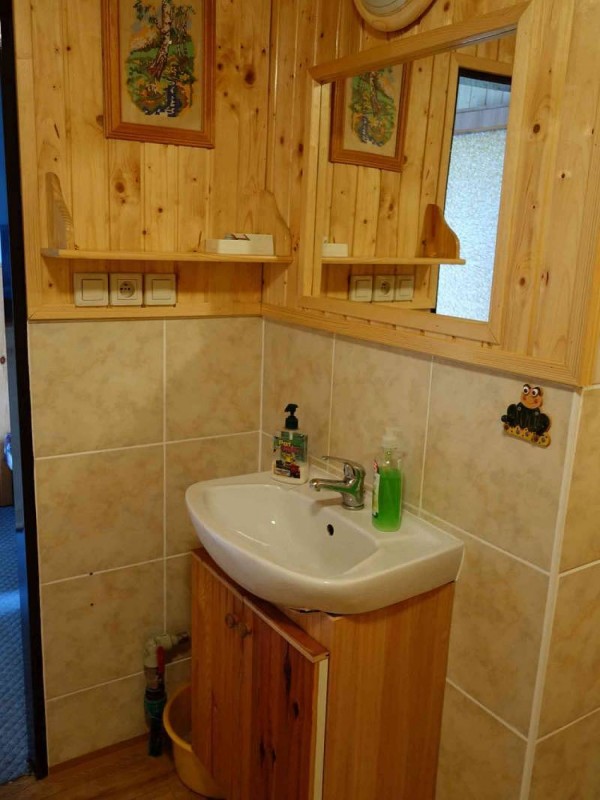 CHATA K PRONÁJMU U RYBNÍKA