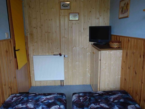 CHATA K PRONÁJMU U RYBNÍKA