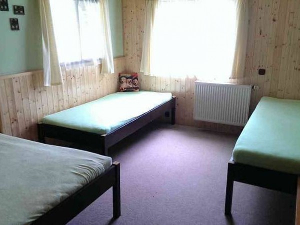 CHATA K PRONÁJMU U RYBNÍKA