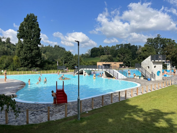 PRONÁJEM WELLNESS CHALUPY S BAZÉNEM, VÍŘIVKOU A SAUNOU