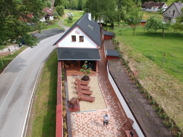 PRONÁJEM WELLNESS CHALUPY S BAZÉNEM, VÍŘIVKOU A SAUNOU