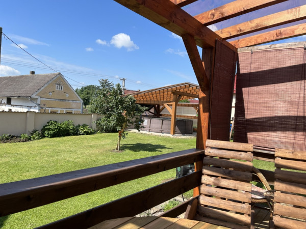 CHALUPA S BAZÉNEM V JIŽNÍCH ČECHÁCH