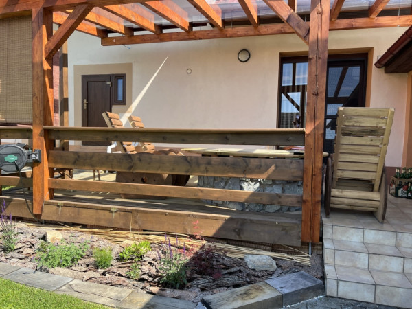 CHALUPA S BAZÉNEM V JIŽNÍCH ČECHÁCH