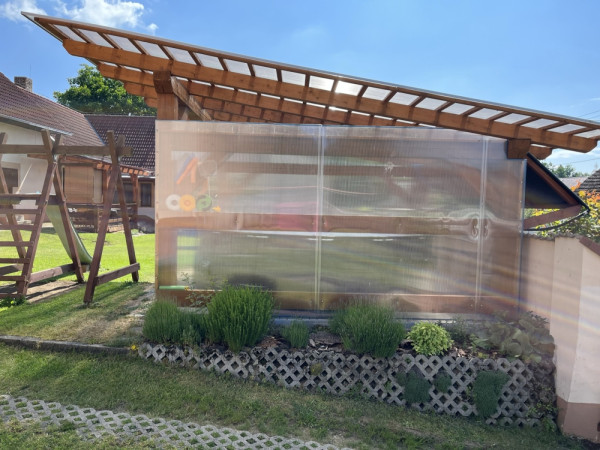 CHALUPA S BAZÉNEM V JIŽNÍCH ČECHÁCH