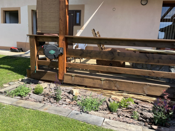 CHALUPA S BAZÉNEM V JIŽNÍCH ČECHÁCH