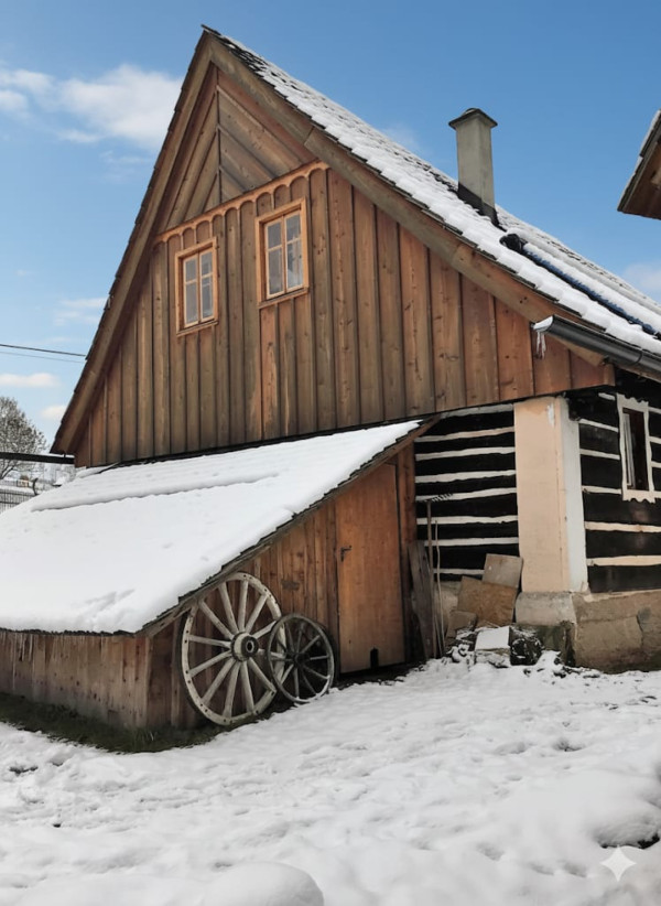 POHÁDKOVÁ ROUBENKA S BAZÉNEM A SAUNOU