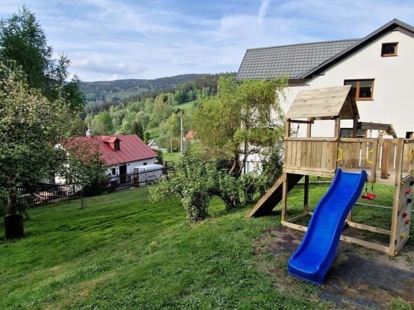 REKREAČNÍ DŮM S KOUPACÍM SUDEM PRO LYŽAŘE