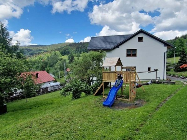 REKREAČNÍ DŮM S KOUPACÍM SUDEM PRO LYŽAŘE