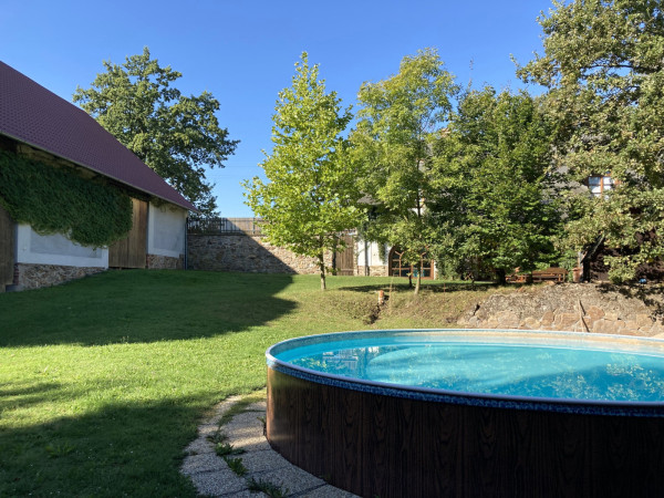 Chalupa CHALUPA S VELKÝM BAZÉNEM JIŽNÍ ČECHY