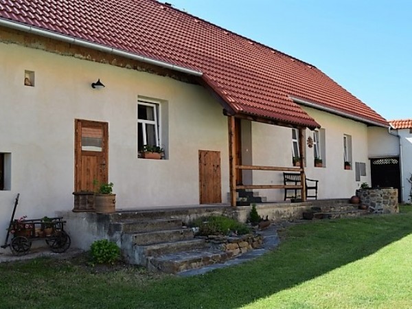 PRONÁJEM CHALUPY S BAZÉNEM
