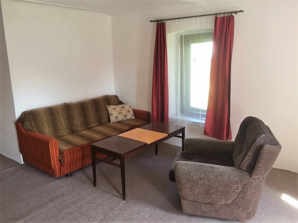 CHATY A CHALUPY K PRONAJMUTÍ S  BAZÉNEM