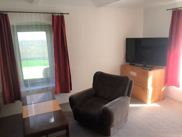 CHATY A CHALUPY K PRONAJMUTÍ S  BAZÉNEM