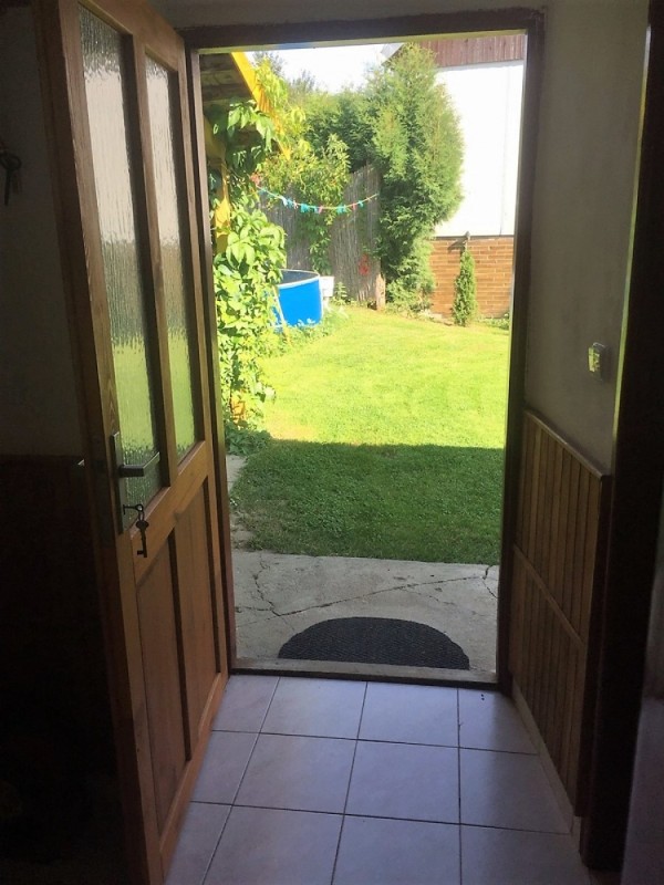 CHATY A CHALUPY K PRONAJMUTÍ S  BAZÉNEM