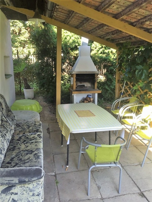 CHATY A CHALUPY K PRONAJMUTÍ S  BAZÉNEM