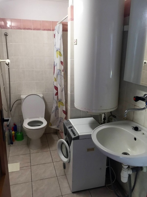 CHATY A CHALUPY K PRONAJMUTÍ S  BAZÉNEM