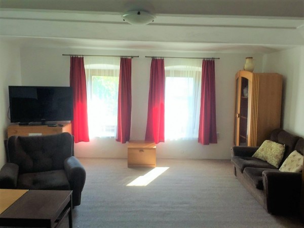 CHATY A CHALUPY K PRONAJMUTÍ S  BAZÉNEM