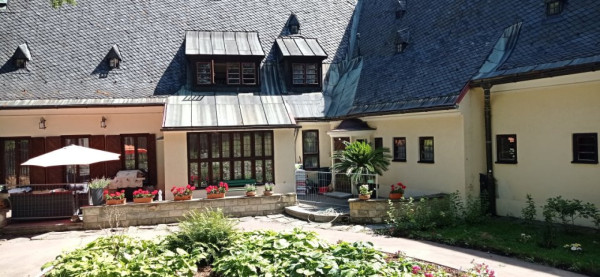 WELLNESS ZÓNA S VNITŘNÍM BAZÉNEM A SAUNAMI