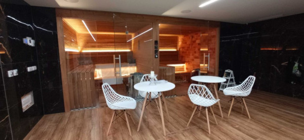 WELLNESS ZÓNA S VNITŘNÍM BAZÉNEM A SAUNAMI