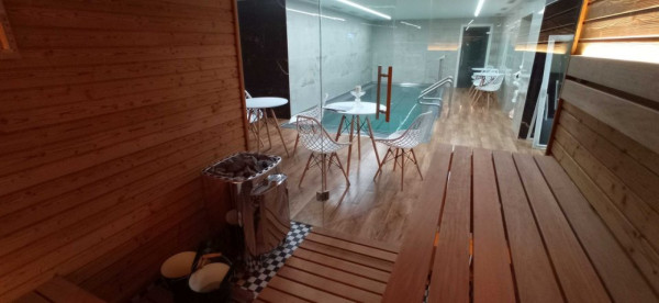 WELLNESS ZÓNA S VNITŘNÍM BAZÉNEM A SAUNAMI