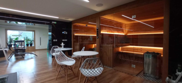 WELLNESS ZÓNA S VNITŘNÍM BAZÉNEM A SAUNAMI