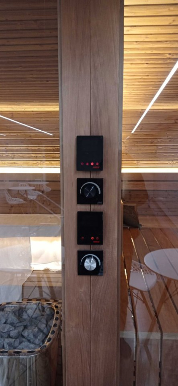 WELLNESS ZÓNA S VNITŘNÍM BAZÉNEM A SAUNAMI