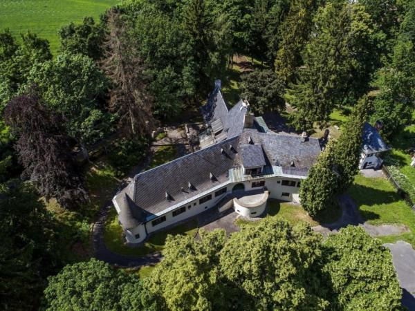 WELLNESS ZÓNA S VNITŘNÍM BAZÉNEM A SAUNAMI