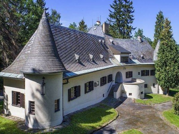 WELLNESS ZÓNA S VNITŘNÍM BAZÉNEM A SAUNAMI