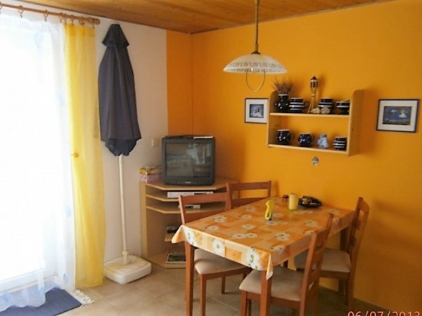 CHATA U LUŽNICE PRO RYBÁŘE